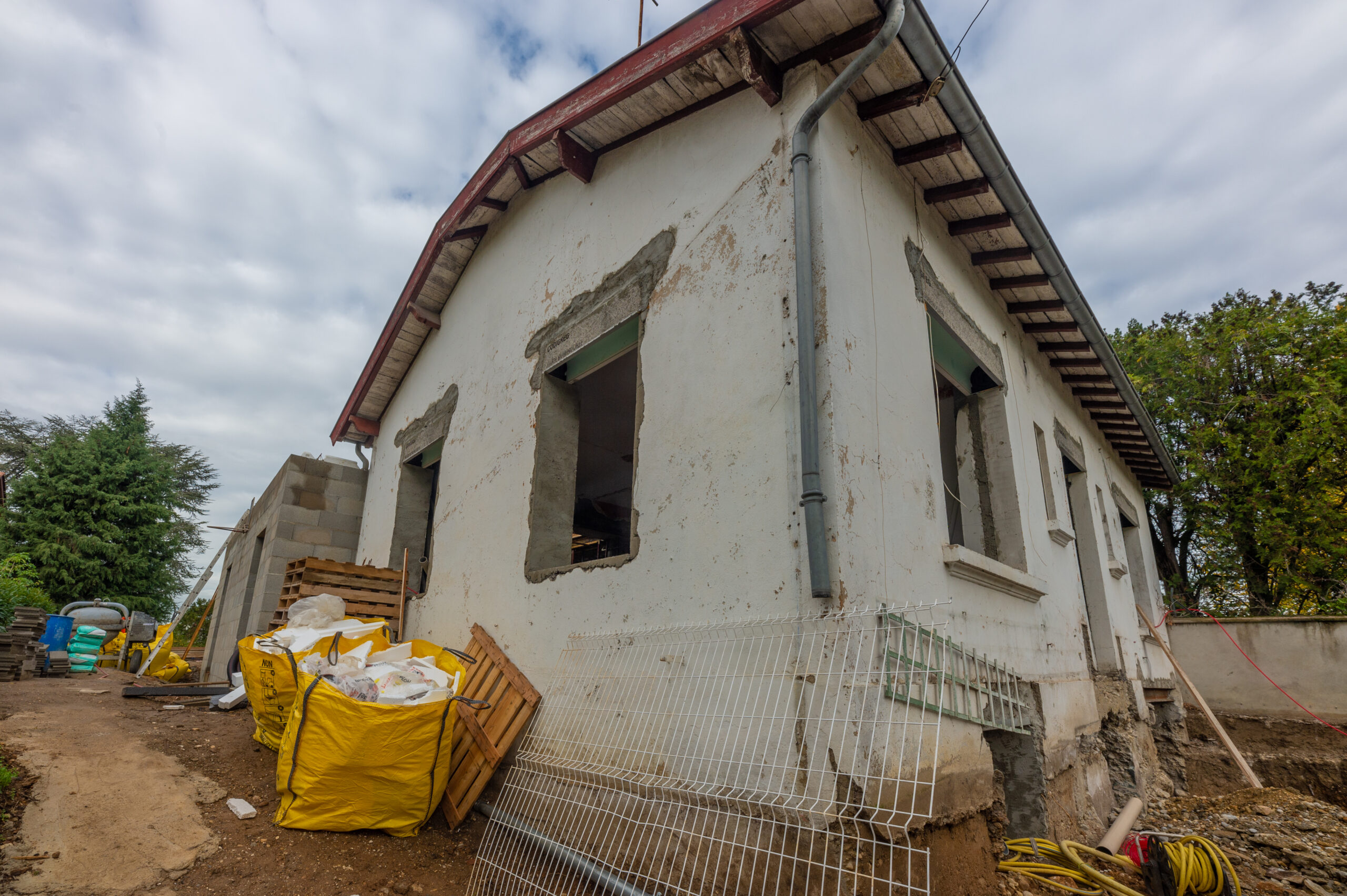 Extension d’une maison à Caluire-et-Cuire (avant) Surélévation et extension d'une maison Lyon et ses alentours - Caluire-et-Cuire