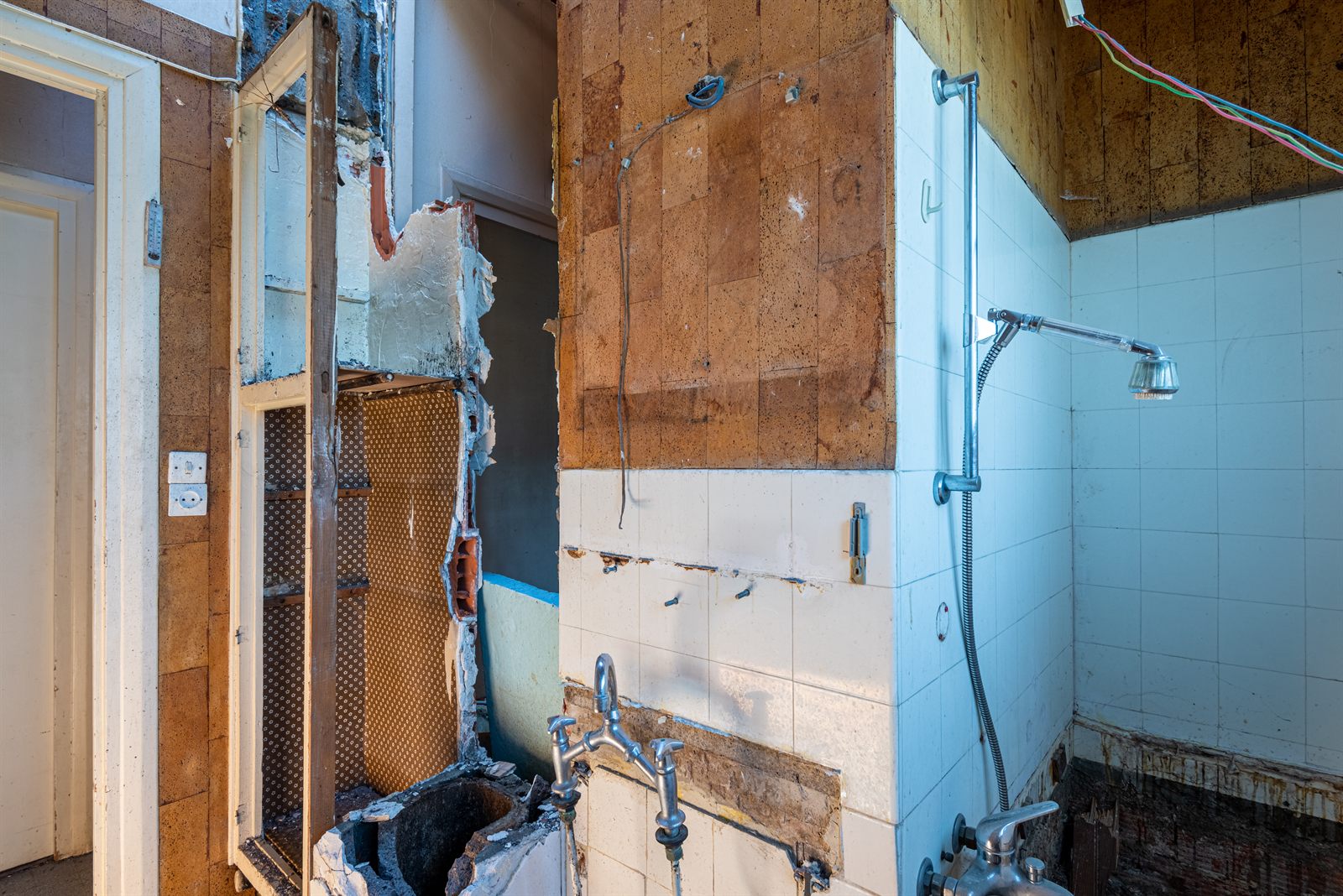 Rénovation d'une salle de bain - baignoire en douche